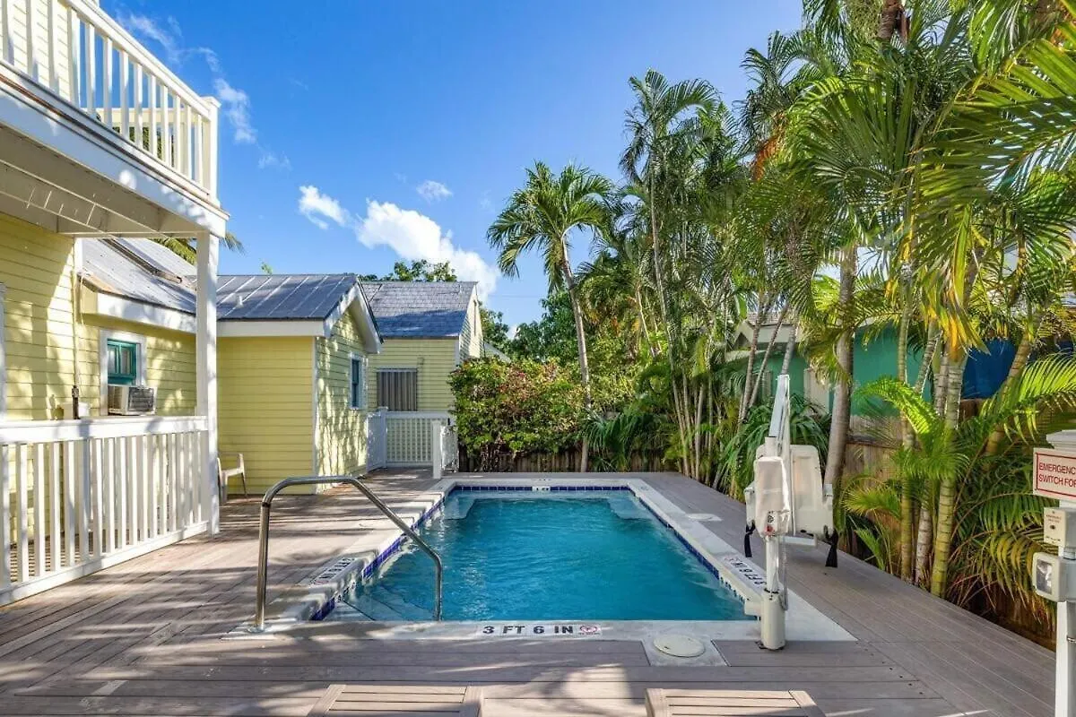Salvador'S Seclusion Villa Key West