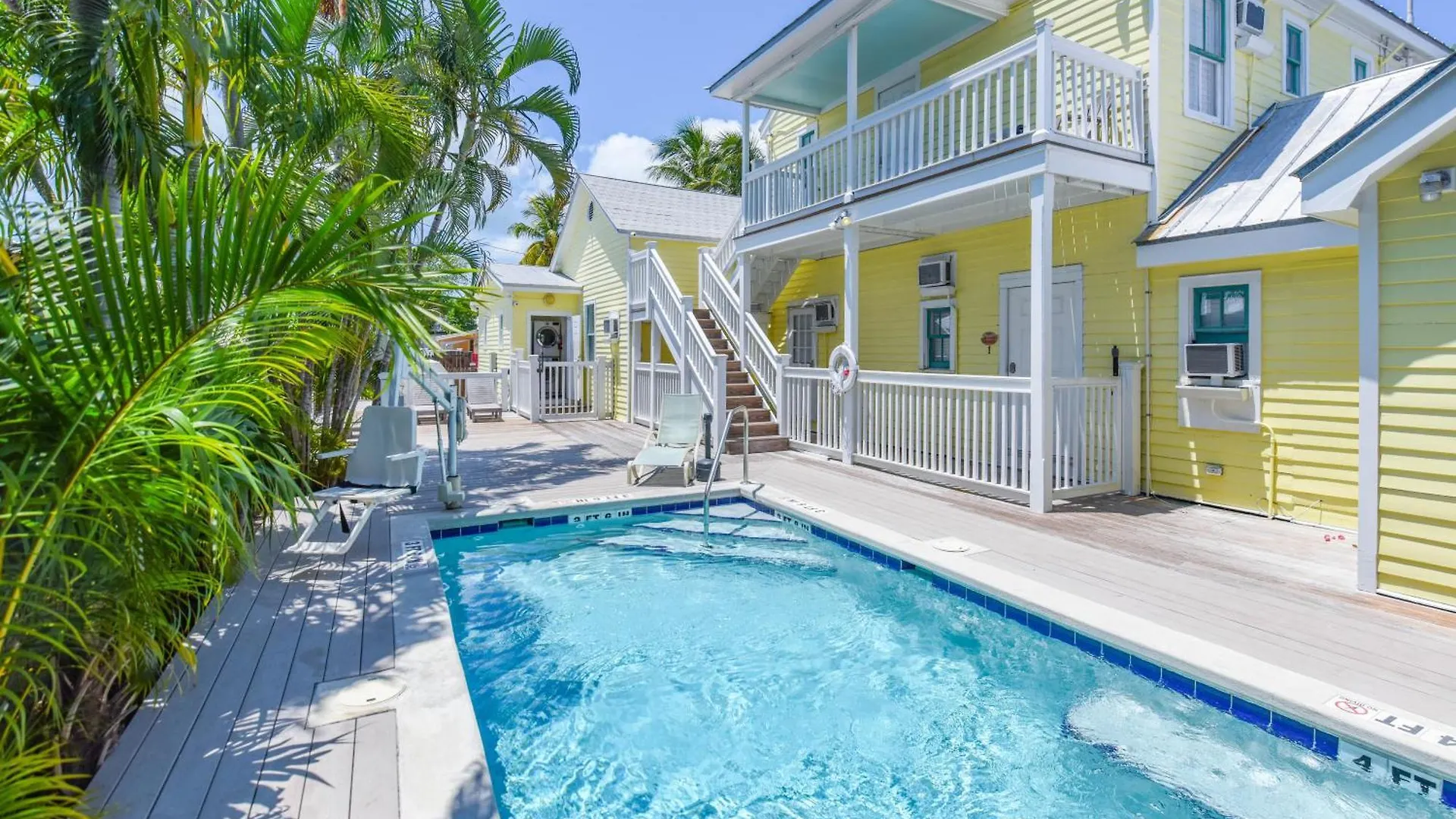 Salvador'S Seclusion Villa Key West